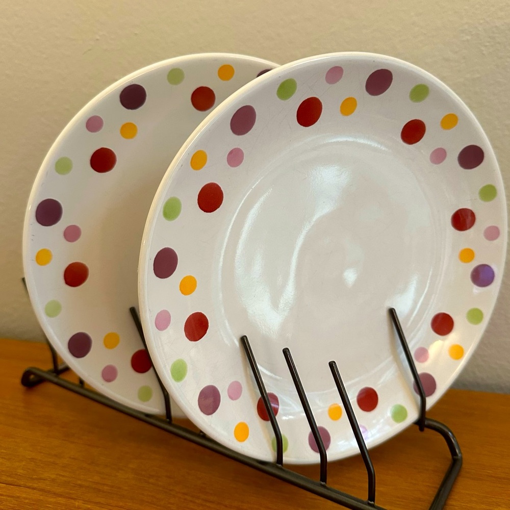 The Pampered Chef - simple addi+ions - Dots - set of 2 8” salad/luncheon plates